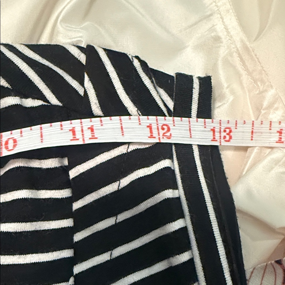 Nicole Miller Black and White Striped Midi Dress. Very flattering - Picture 5 of 5